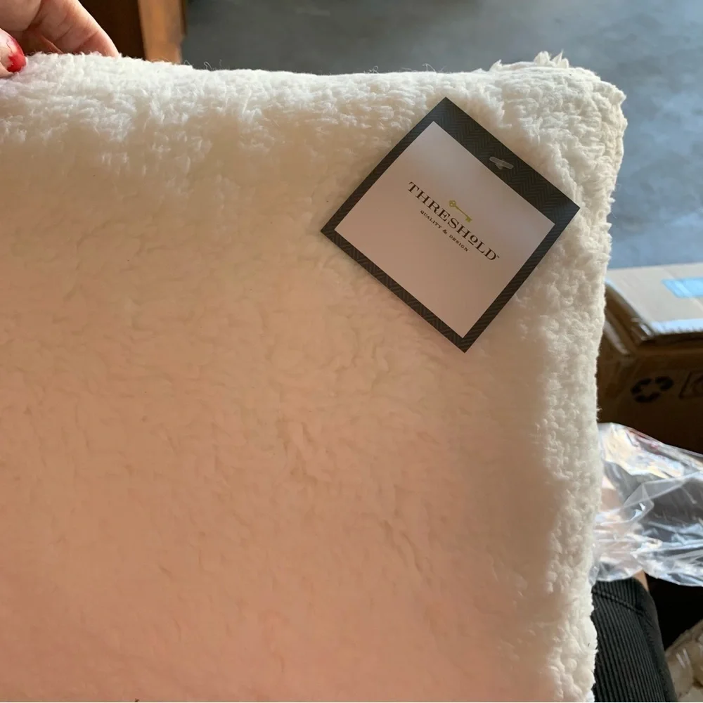 Threshold™ Almohadilla Solid Sherpa 12 x 20” Pillow